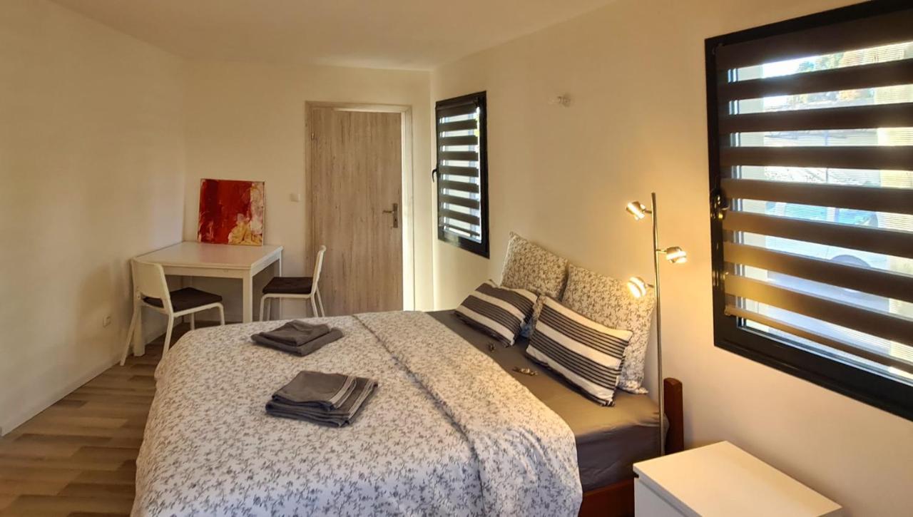 Cosy Studio Dans Le Site Historique De Pezenas Hotel ภายนอก รูปภาพ