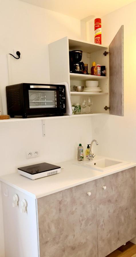 Cosy Studio Dans Le Site Historique De Pezenas Hotel ภายนอก รูปภาพ